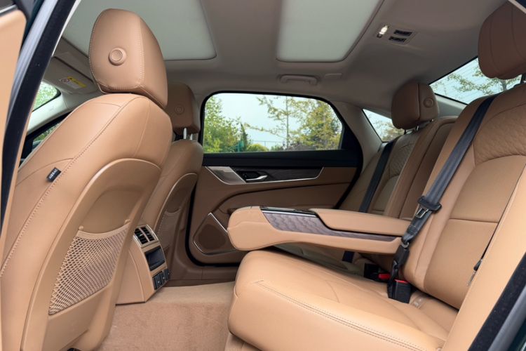Used Jaguar XFL 2025 Model—2.0T P250, Two-Wheel Drive, Premium Luxury Edition Interior 2