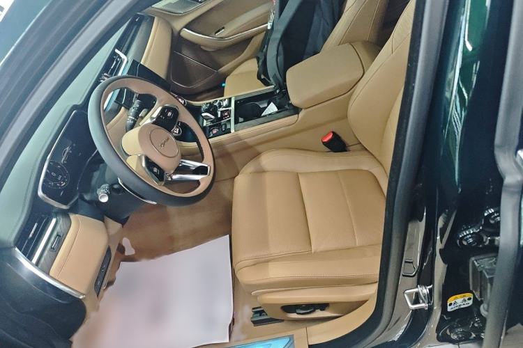 Used Jaguar XFL 2025 Model—2.0T P250, Two-Wheel Drive, Premium Luxury Edition Left Front Seat