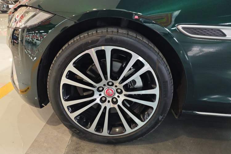 Used Jaguar XFL 2024 2.0T P250 Two-Wheel Drive Prestige Luxury Edition Left Front Wheel Hub