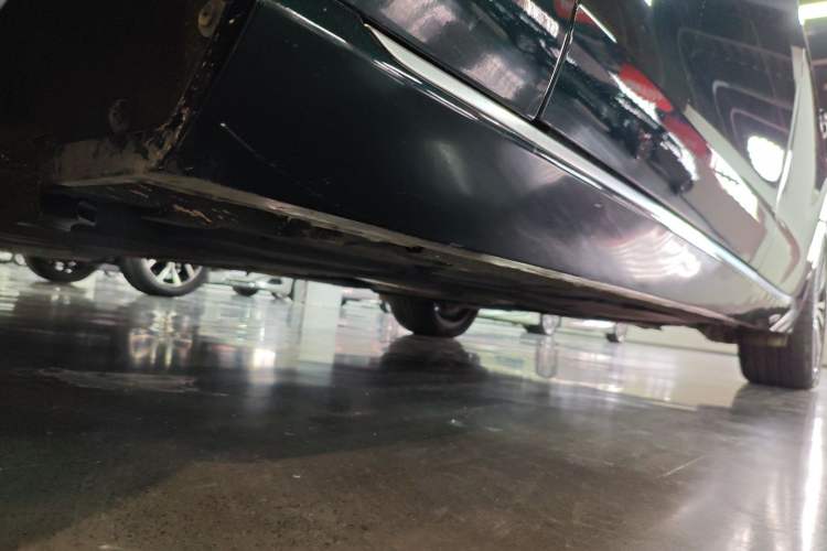 Used Jaguar XFL 2024 2.0T P250 Two-Wheel Drive Prestige Luxury Edition Left Side Sill