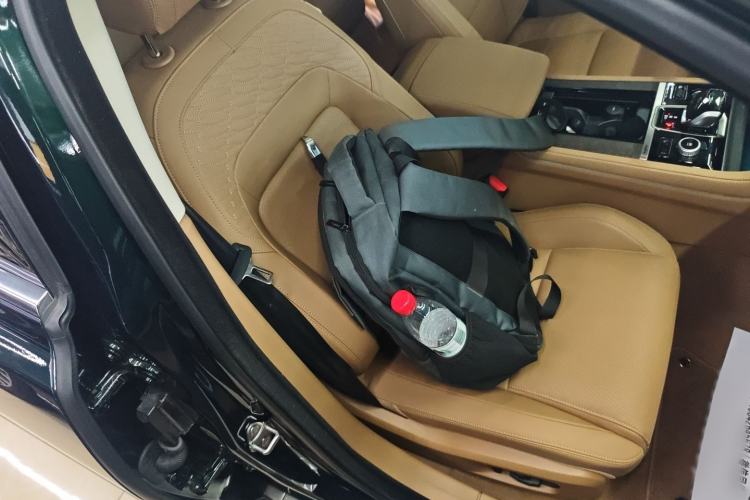 Used Jaguar XFL 2025 Model—2.0T P250, Two-Wheel Drive, Premium Luxury Edition Right Front Seat