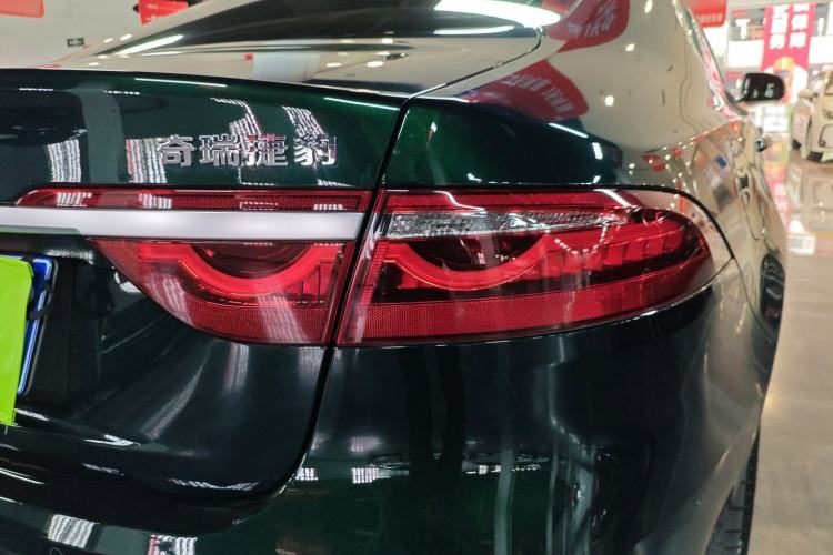 Used Jaguar XFL 2024 2.0T P250 Two-Wheel Drive Prestige Luxury Edition Right Rear Taillight