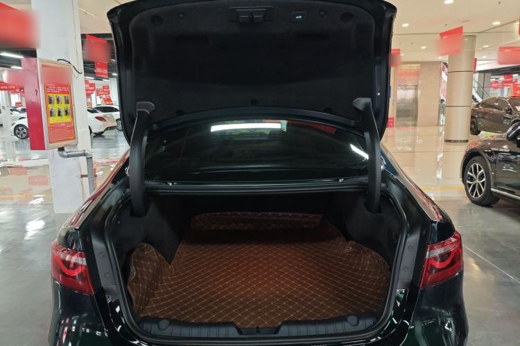 Used Jaguar XFL 2024 2.0T P250 Two-Wheel Drive Prestige Luxury Edition Trunk