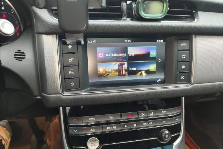 Used Jaguar XFL 2017 XFL 2.0T 200PS Elite Edition Audio And AC Panel