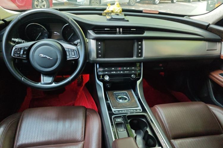 Used Jaguar XFL 2017 XFL 2.0T 200PS Luxury Edition Center Console
