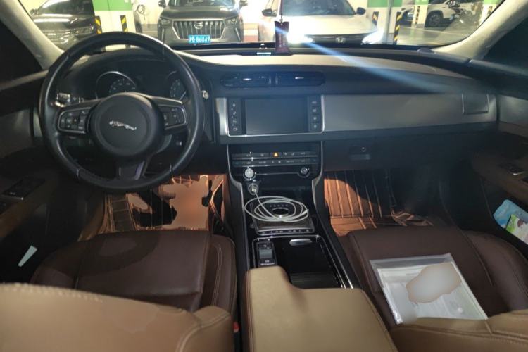 Used Jaguar XFL 2017 XFL 2.0T 200PS Luxury Edition Center Console