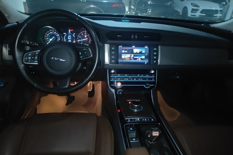 Used Jaguar XFL 2017 XFL 2.0T 240PS Luxury Edition Center Console