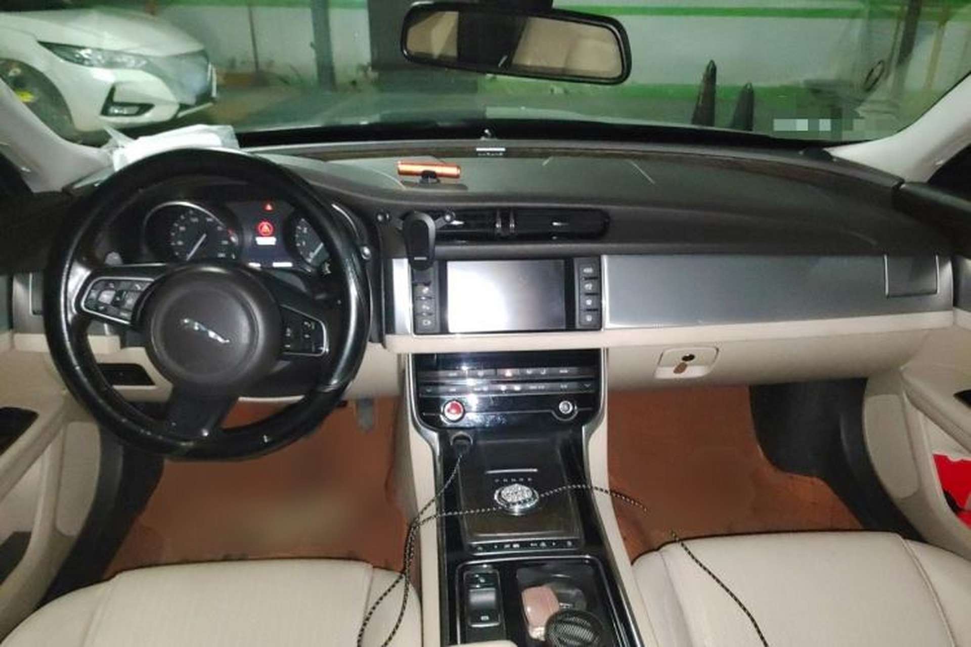 Used Jaguar XFL 2017 XFL 2.0T 200PS Luxury Edition Center Console