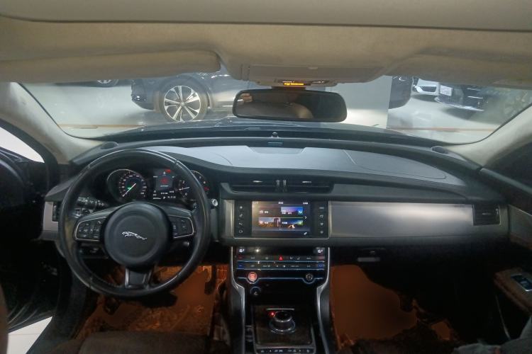 Used Jaguar XFL 2017 XFL 2.0T 240PS Luxury Edition Center Console