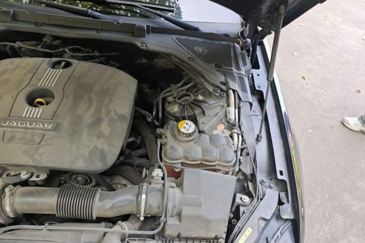 Used Jaguar XFL 2017 XFL 2.0T 200PS Luxury Edition Engine Bay Left