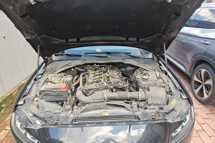 Used Jaguar XFL 2017 XFL 2.0T 200PS Elite Edition Engine Bay