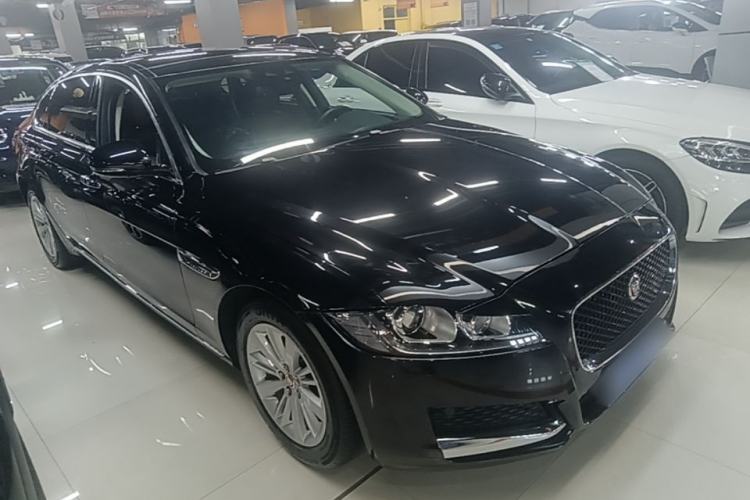 Used Jaguar XFL 2017 XFL 2.0T 240PS Luxury Edition Front Right 45 Deg