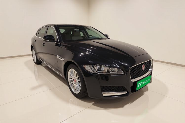 Used Jaguar XFL 2017 XFL 2.0T 200PS Luxury Edition Front Right 45 Deg