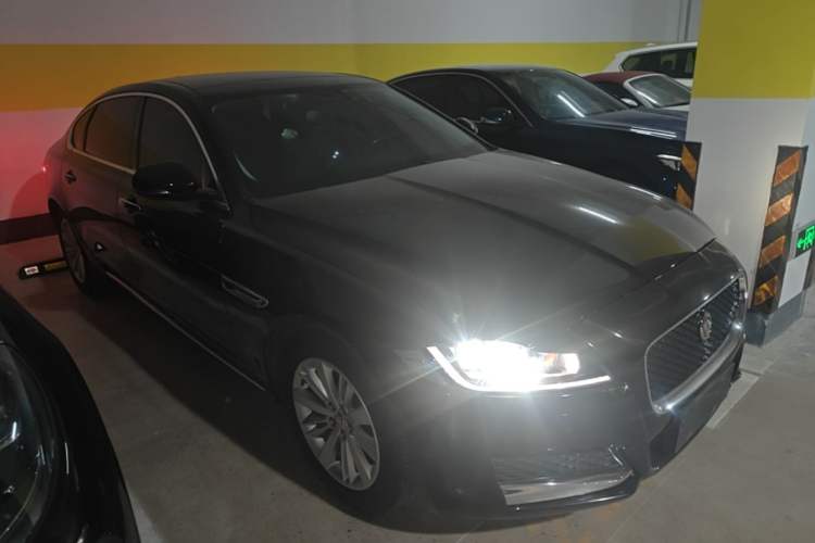 Used Jaguar XFL 2017 XFL 2.0T 240PS Luxury Edition Front Right 45 Deg