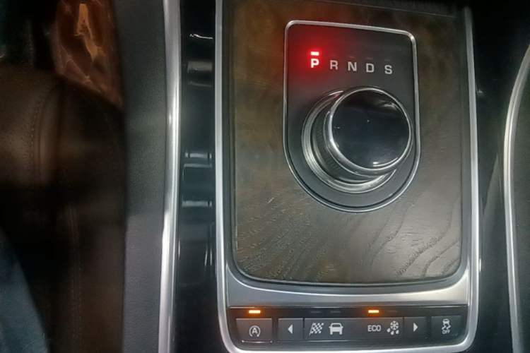Used Jaguar XFL 2017 XFL 2.0T 240PS Luxury Edition Gear Lever