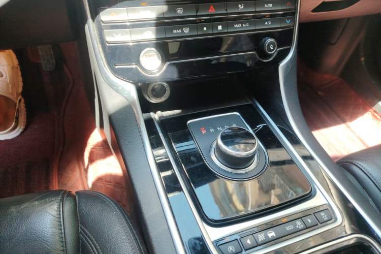 Used Jaguar XFL 2017 XFL 2.0T 200PS Windflower Edition Gear Lever