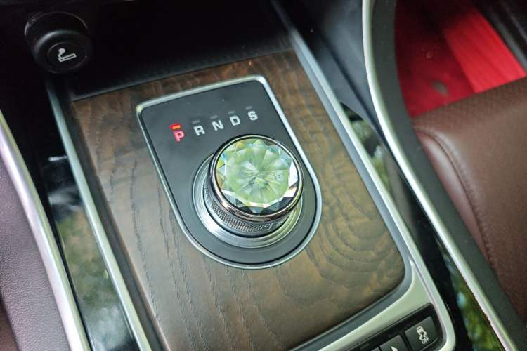 Used Jaguar XFL 2017 XFL 2.0T 200PS Luxury Edition Gear Lever