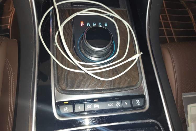 Used Jaguar XFL 2017 XFL 2.0T 200PS Luxury Edition Gear Lever
