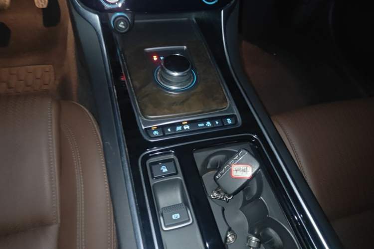 Used Jaguar XFL 2017 XFL 2.0T 240PS Luxury Edition Gear Lever