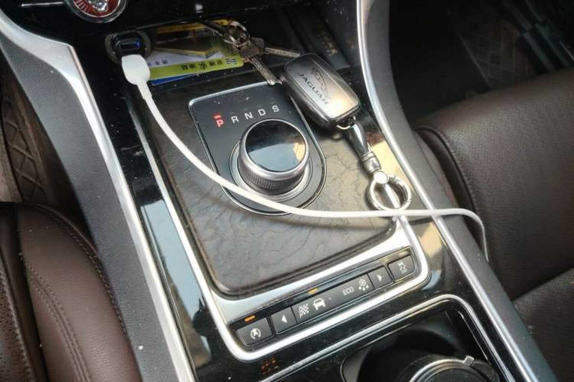 Used Jaguar XFL 2017 XFL 2.0T 200PS Luxury Edition Gear Lever