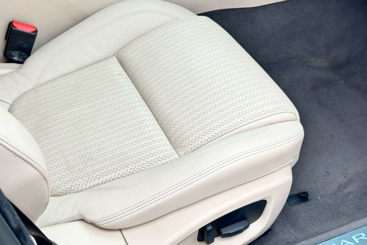 Used Jaguar XFL 2017 XFL 2.0T 200PS Elite Edition Interior 1