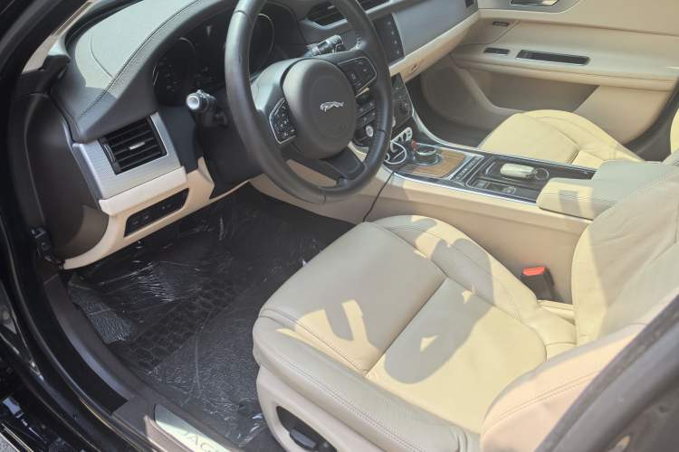 Used Jaguar XFL 2017 XFL 2.0T 200PS Elite Edition Interior 1