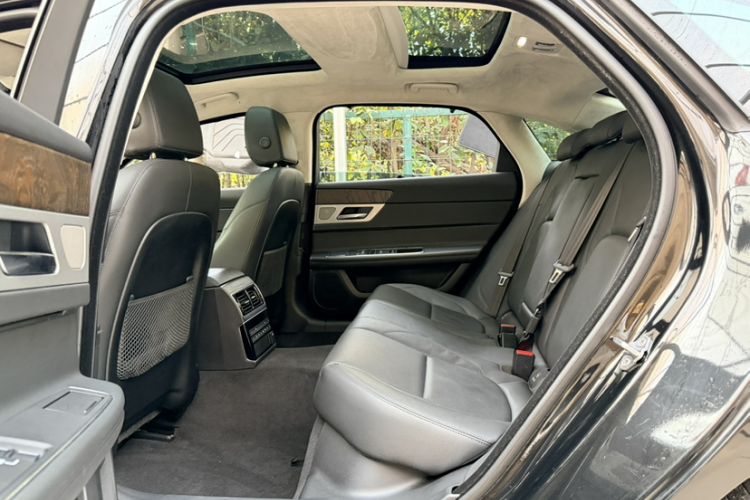 Used Jaguar XFL 2017 XFL 2.0T 240PS Luxury Edition Interior 1