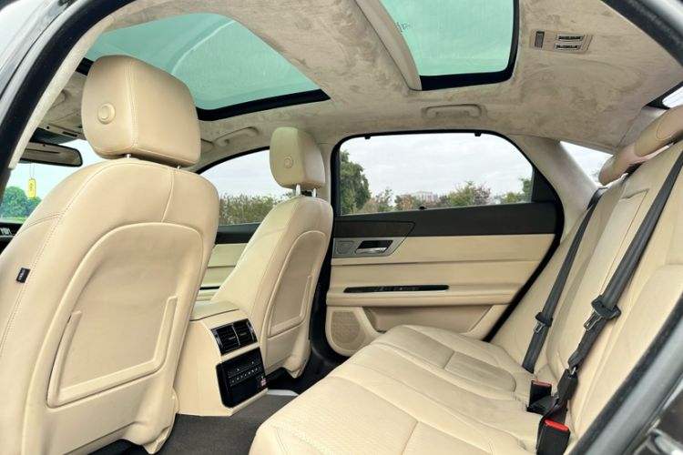 Used Jaguar XFL 2017 XFL 2.0T 200PS Elite Edition Interior 10