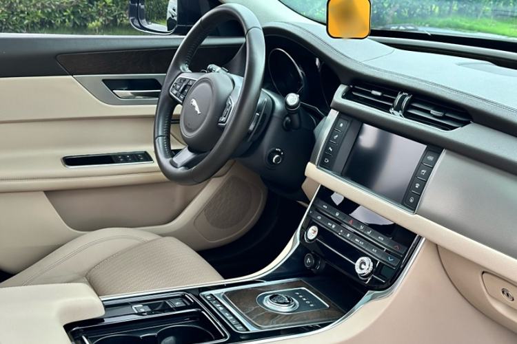 Used Jaguar XFL 2017 XFL 2.0T 200PS Elite Edition Interior 11