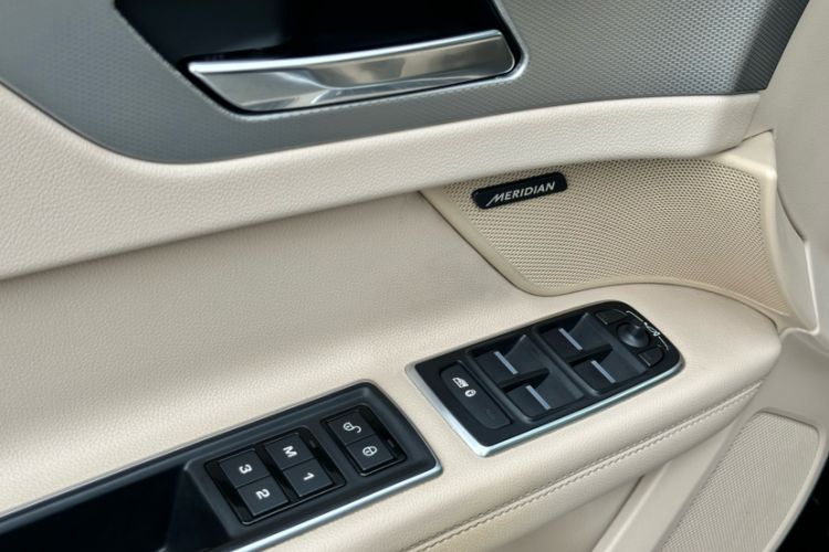 Used Jaguar XFL 2017 XFL 2.0T 200PS Elite Edition Interior 12