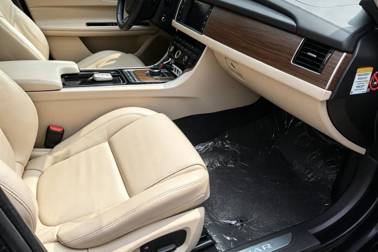 Used Jaguar XFL 2017 XFL 2.0T 200PS Elite Edition Interior 2