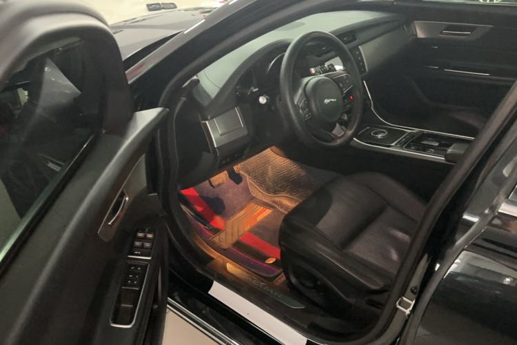 Used Jaguar XFL 2017 XFL 2.0T 240PS Luxury Edition Interior 2