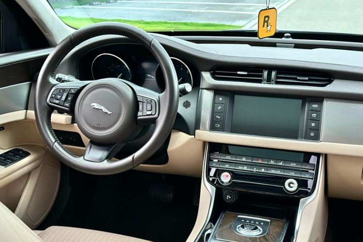Used Jaguar XFL 2017 XFL 2.0T 200PS Elite Edition Interior 3