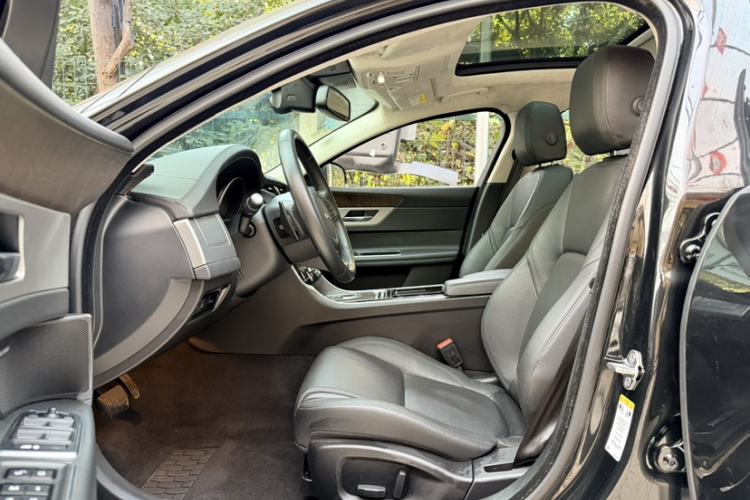 Used Jaguar XFL 2017 XFL 2.0T 240PS Luxury Edition Interior 3