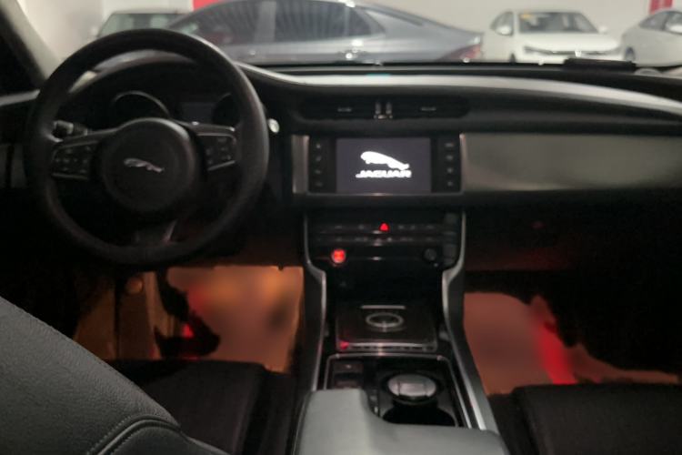 Used Jaguar XFL 2017 XFL 2.0T 240PS Luxury Edition Interior 3