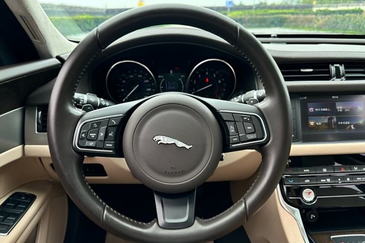 Used Jaguar XFL 2017 XFL 2.0T 200PS Elite Edition Interior 5