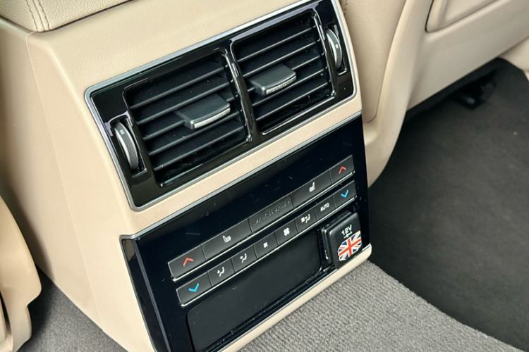 Used Jaguar XFL 2017 XFL 2.0T 200PS Elite Edition Interior 6