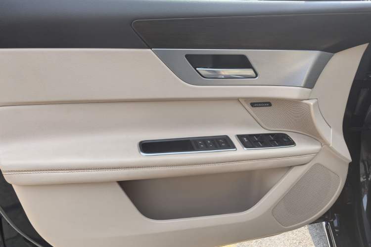 Used Jaguar XFL 2017 XFL 2.0T 200PS Elite Edition Interior 6