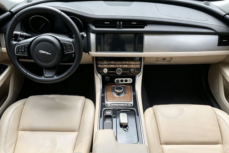 Used Jaguar XFL 2017 XFL 2.0T 200PS Elite Edition Interior 8