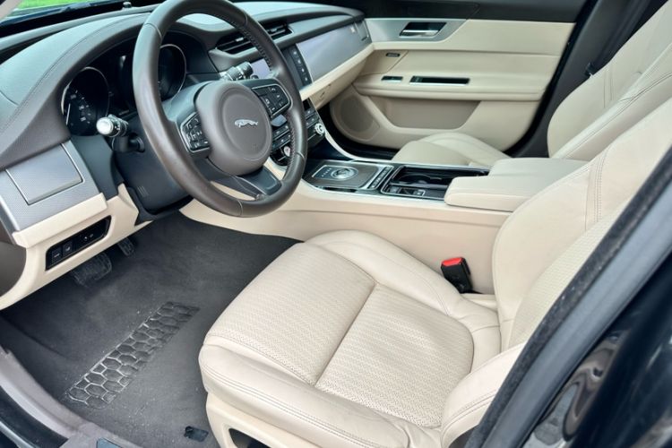 Used Jaguar XFL 2017 XFL 2.0T 200PS Elite Edition Interior 9