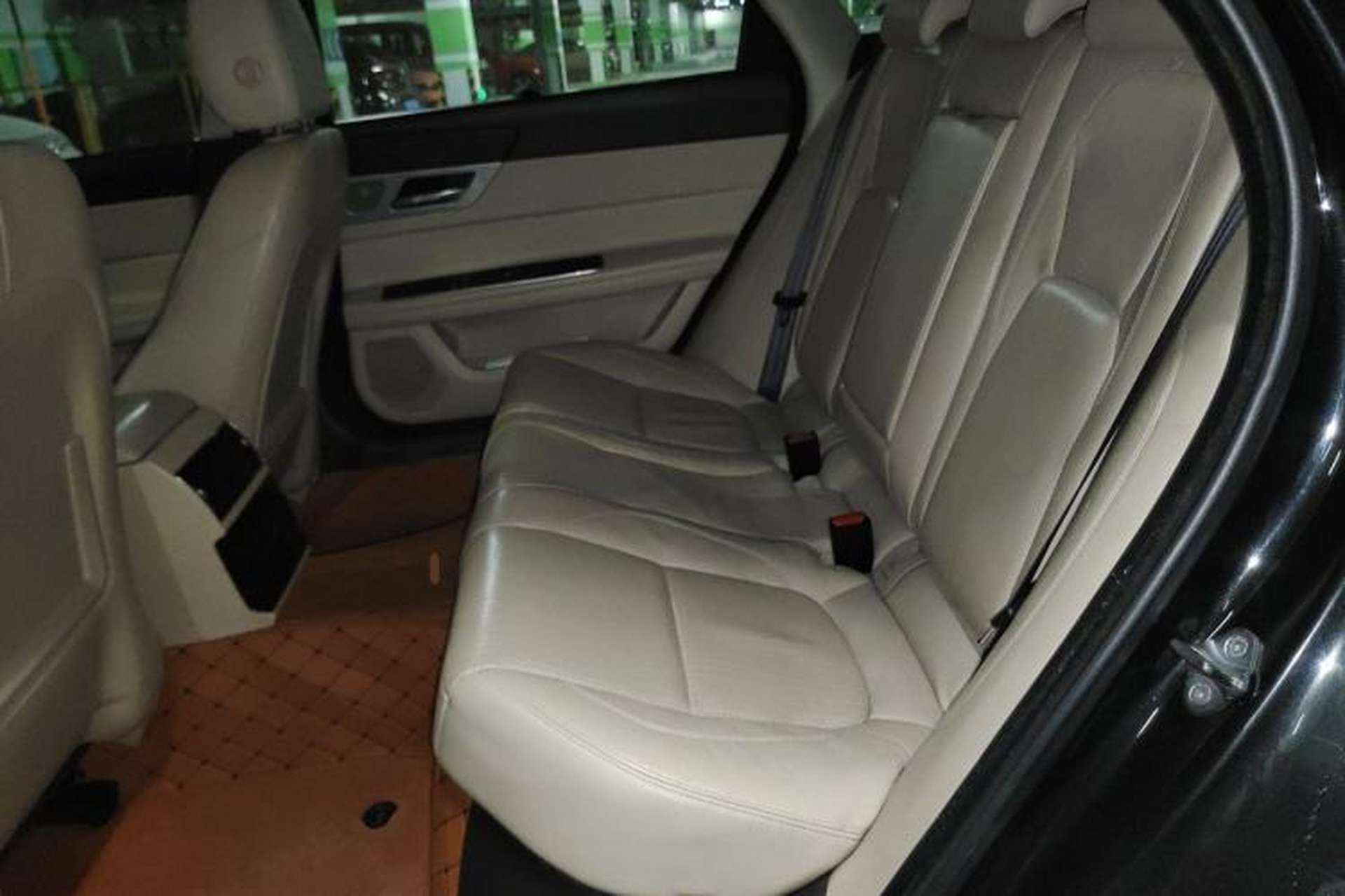Used Jaguar XFL 2017 XFL 2.0T 200PS Luxury Edition Left Rear Seat