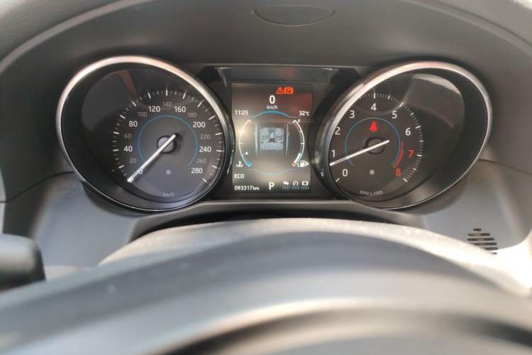 Used Jaguar XFL 2017 XFL 2.0T 200PS Windflower Edition Odometer Close Up
