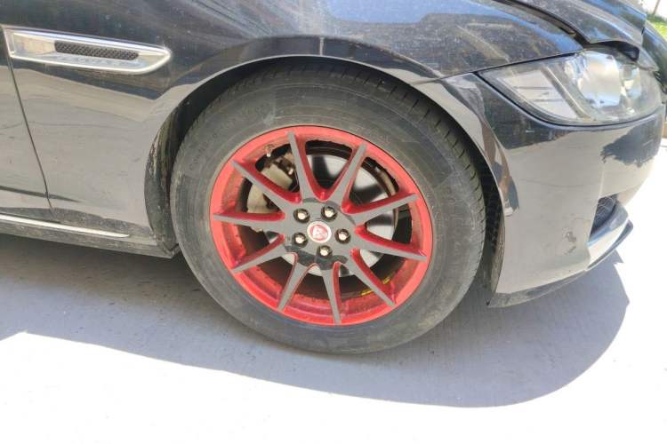 Used Jaguar XFL 2017 XFL 2.0T 200PS Windflower Edition Right Front Wheel Hub