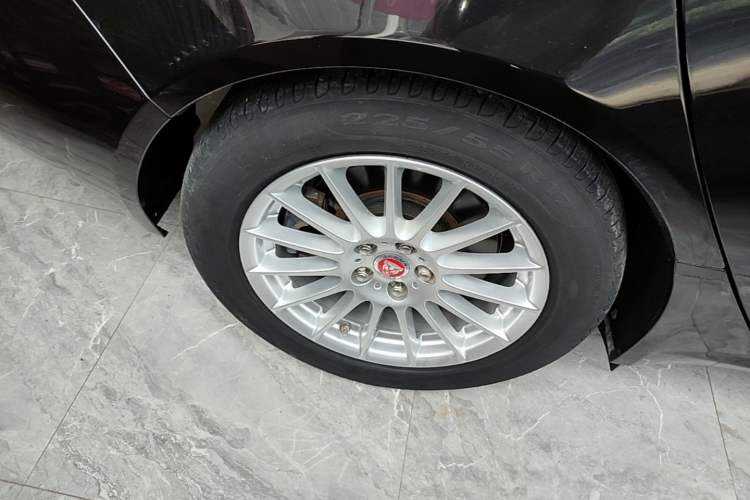 Used Jaguar XFL 2017 XFL 2.0T 200PS Elite Edition Right Rear Wheel Hub
