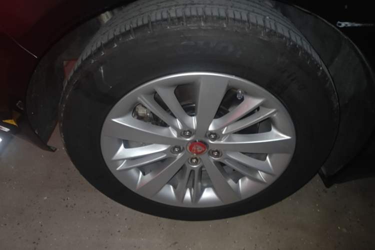 Used Jaguar XFL 2017 XFL 2.0T 240PS Luxury Edition Right Rear Wheel Hub