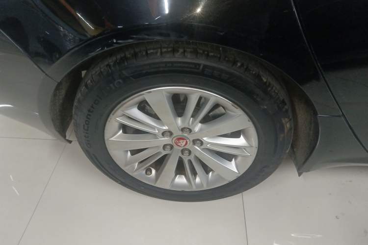 Used Jaguar XFL 2017 XFL 2.0T 240PS Luxury Edition Right Rear Wheel Hub