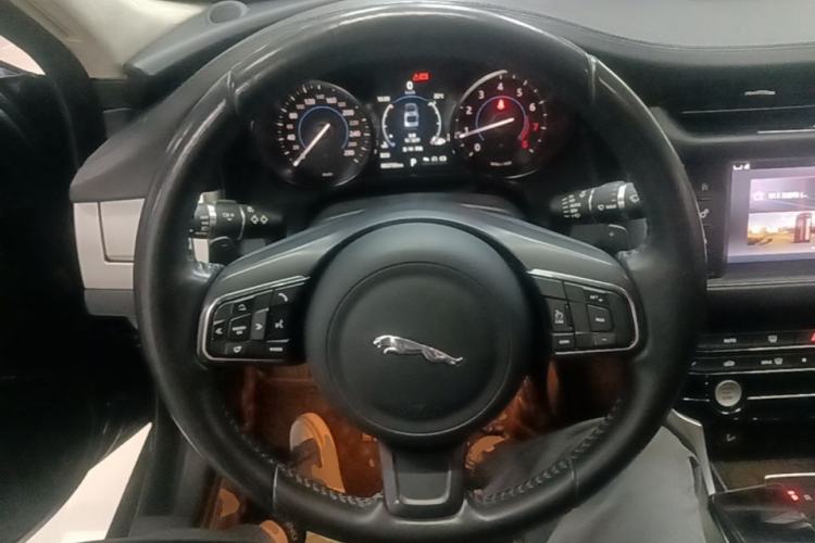 Used Jaguar XFL 2017 XFL 2.0T 240PS Luxury Edition Steering Wheel
