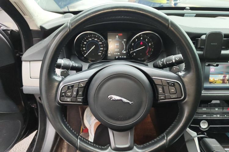 Used Jaguar XFL 2017 XFL 2.0T 200PS Elite Edition Steering Wheel