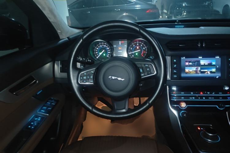 Used Jaguar XFL 2017 XFL 2.0T 240PS Luxury Edition Steering Wheel