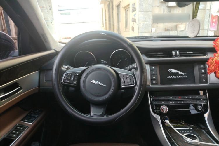 Used Jaguar XFL 2017 XFL 2.0T 200PS Luxury Edition Steering Wheel